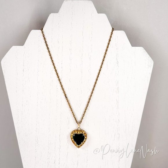 Vintage Jewelry - Vintage Green Gem Heart Pendant w/ Rhinestone Necklace In Gold Plate